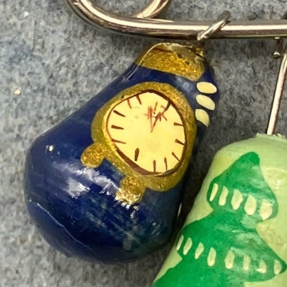 Christmas Pin Brooch Matryoshka Doll Dangles Silver Safety Santa Claus Snowman - Picture 3 of 10